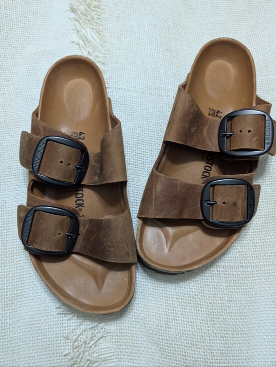 Arizona Big Buckle Oiled Leather in Color Tobacco Brown  Birkenstock Men\'s Women\'s Arizona Oiled Leather Big Buckle Sandals